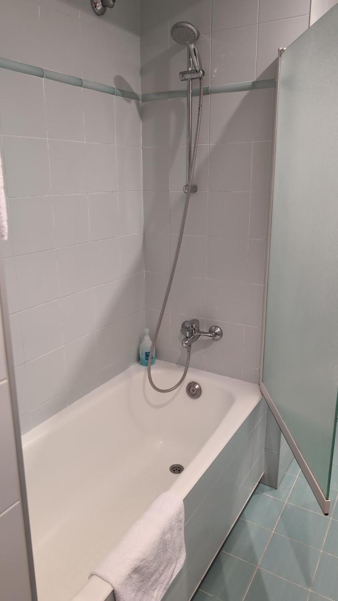 Twin Room Private Bathroom